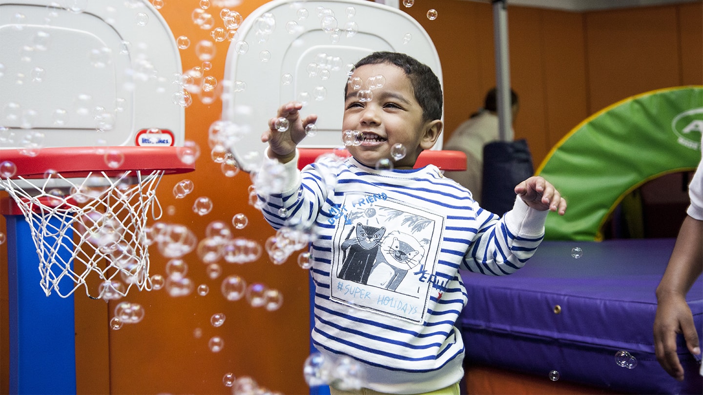 boy playing in gym bubbles basketball hoops cta full width-min