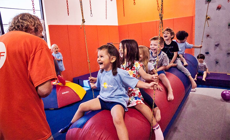 camp kids gym mat swing laughing featured-min